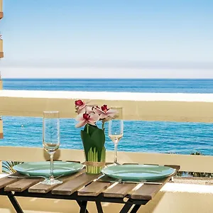 https://first-line-apartment-on-the-seafront-of-marbella-with.es-andalucia.com